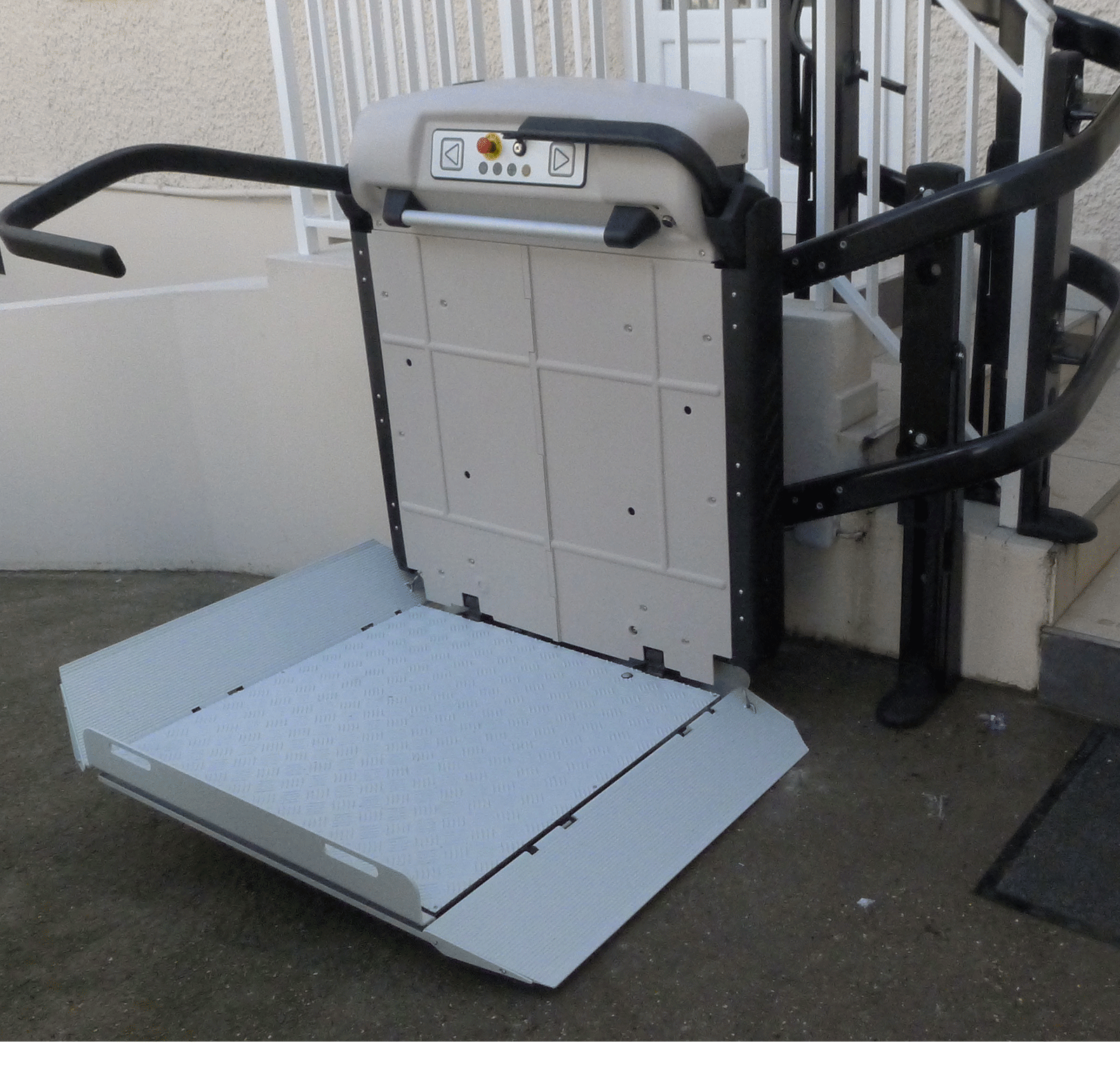 Plateforme monte-escalier FRANCE LIFT SYSTEME NANTES